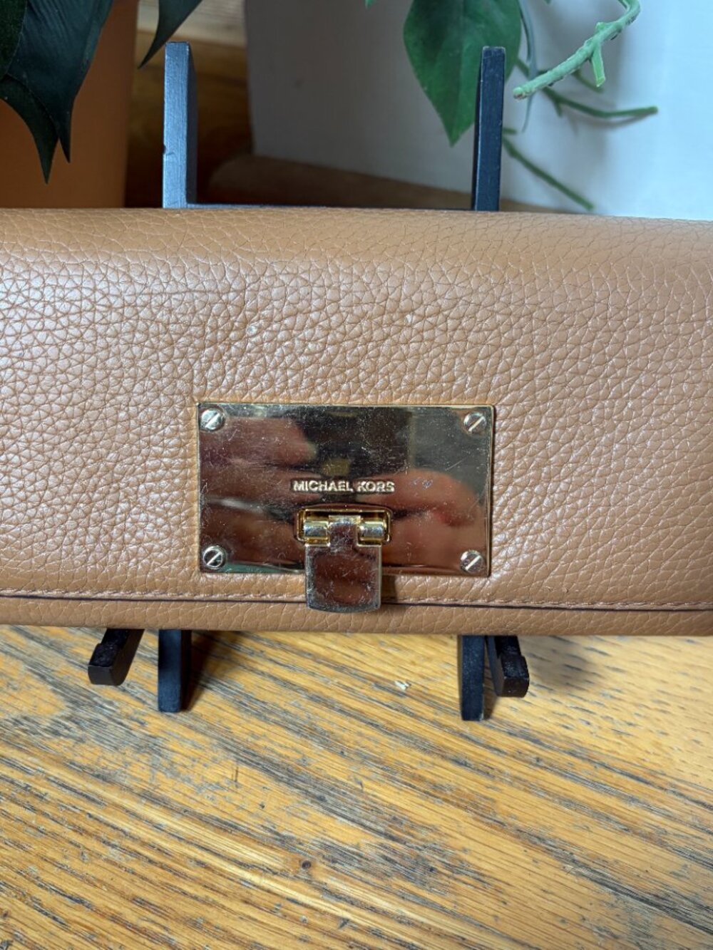 Michael Kors Astrid Carryall Continental Wallet in tan/acorn pebbled leather